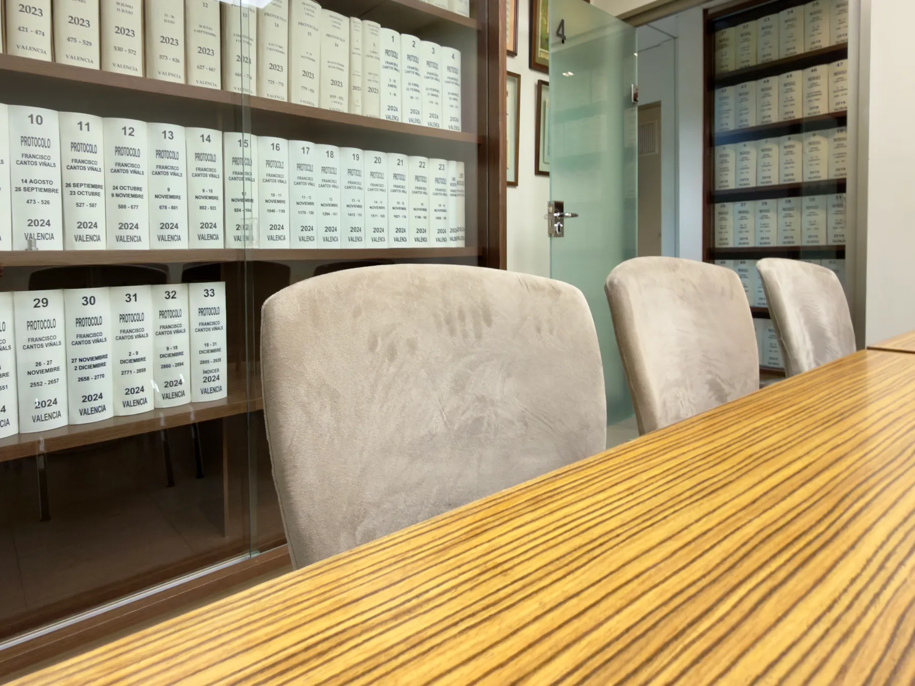 Archivo de protocolos y sala de reuniones de la notaría